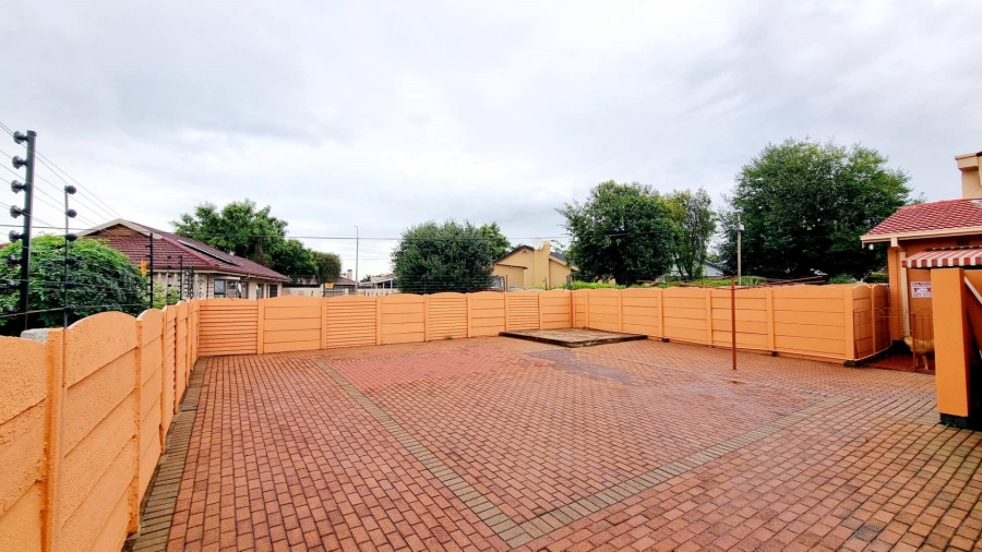 4 Bedroom Property for Sale in Verwoerdpark Gauteng