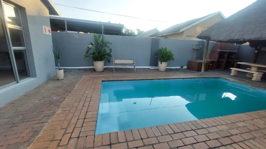 To Let 2 Bedroom Property for Rent in Raceview Gauteng