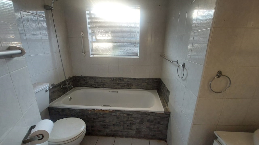To Let 2 Bedroom Property for Rent in Raceview Gauteng