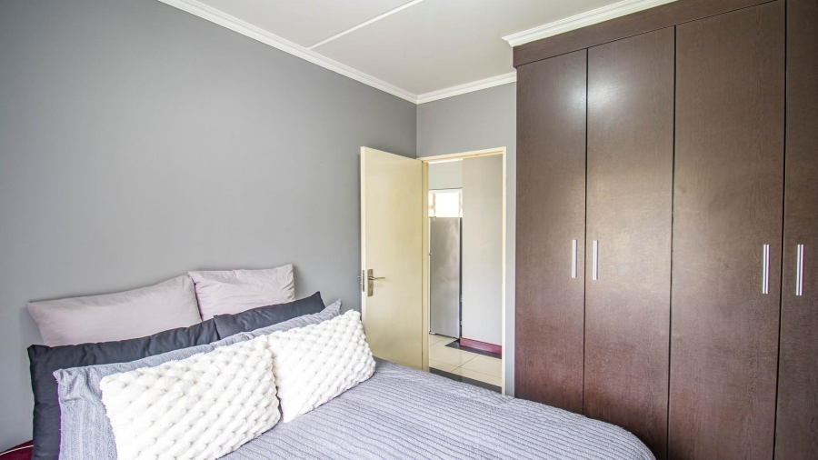 1 Bedroom Property for Sale in Noordwyk Gauteng