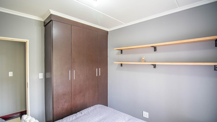1 Bedroom Property for Sale in Noordwyk Gauteng