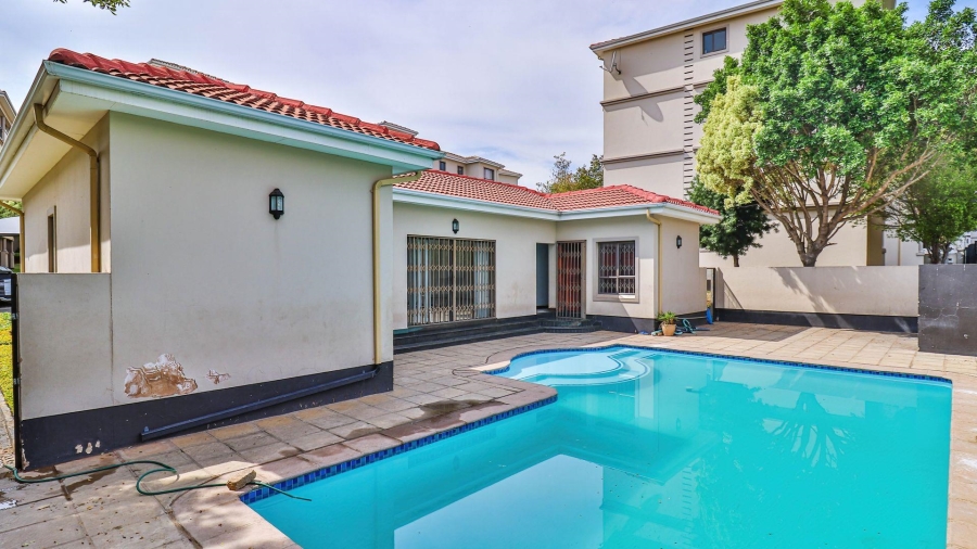 1 Bedroom Property for Sale in Noordwyk Gauteng