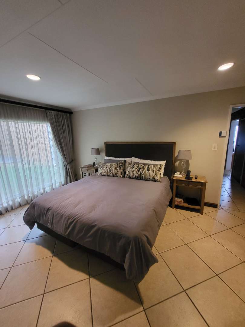 5 Bedroom Property for Sale in Moreleta Park Gauteng