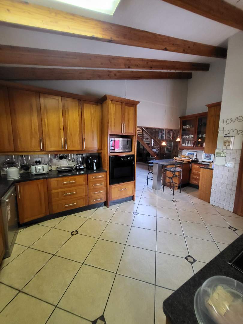5 Bedroom Property for Sale in Moreleta Park Gauteng