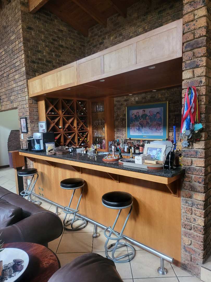 5 Bedroom Property for Sale in Moreleta Park Gauteng