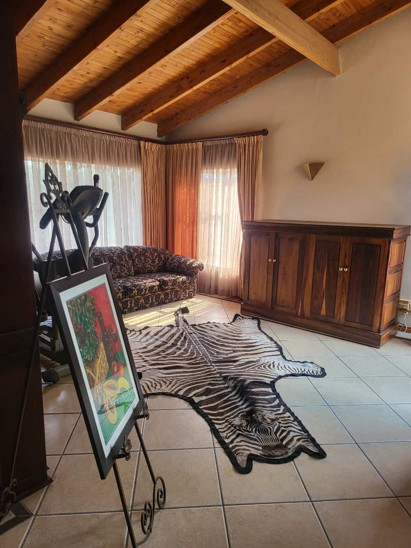 5 Bedroom Property for Sale in Moreleta Park Gauteng