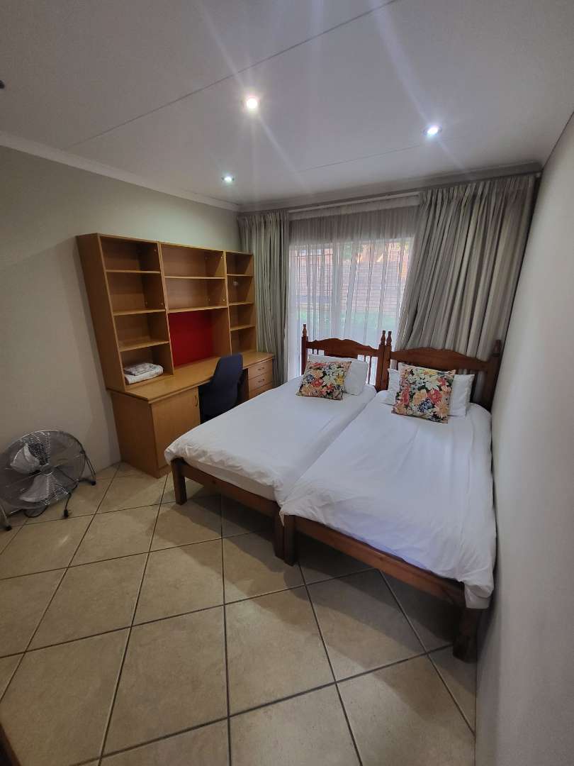 5 Bedroom Property for Sale in Moreleta Park Gauteng