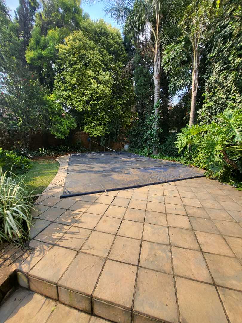 5 Bedroom Property for Sale in Moreleta Park Gauteng