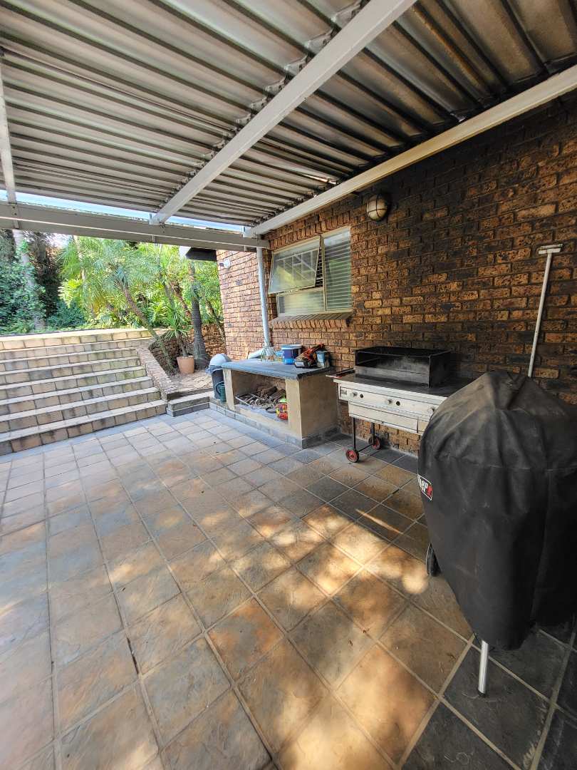 5 Bedroom Property for Sale in Moreleta Park Gauteng