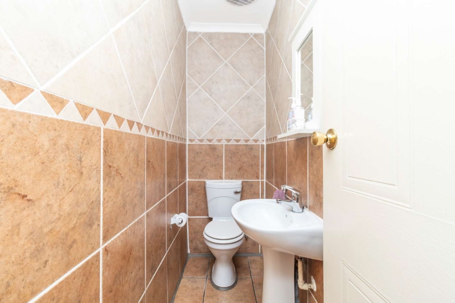 3 Bedroom Property for Sale in Wilgeheuwel Gauteng