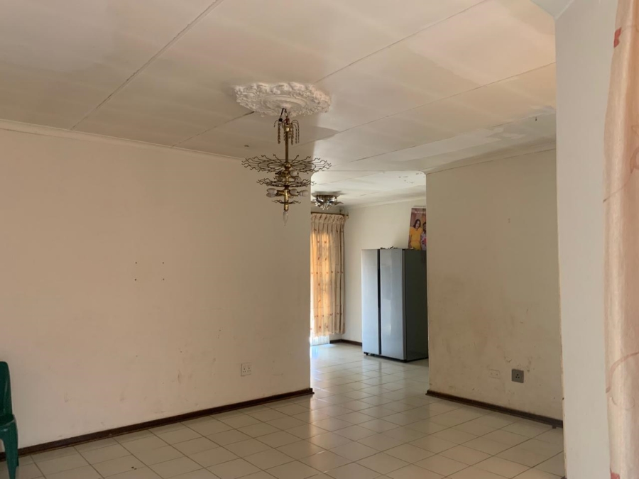 5 Bedroom Property for Sale in Lenasia South Gauteng