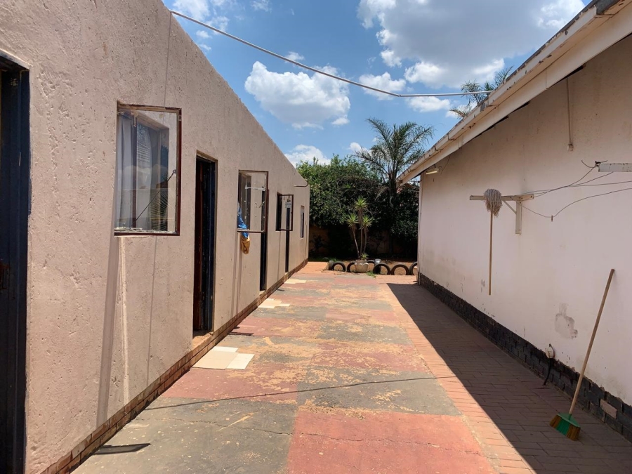 5 Bedroom Property for Sale in Lenasia South Gauteng