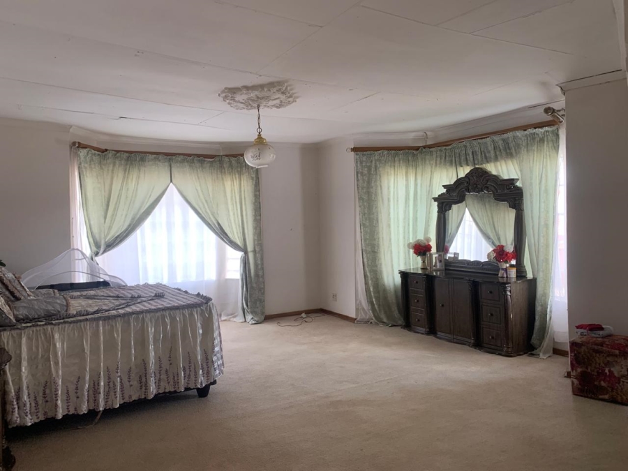 5 Bedroom Property for Sale in Lenasia South Gauteng