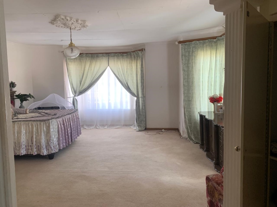 5 Bedroom Property for Sale in Lenasia South Gauteng