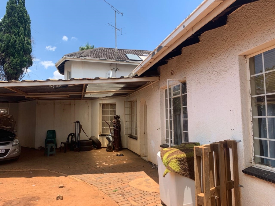 5 Bedroom Property for Sale in Lenasia South Gauteng