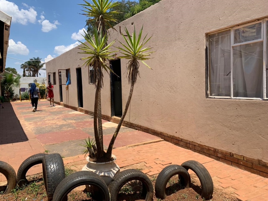 5 Bedroom Property for Sale in Lenasia South Gauteng