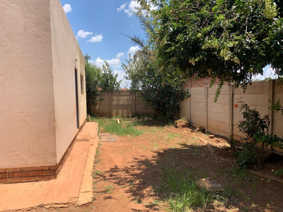 5 Bedroom Property for Sale in Lenasia South Gauteng