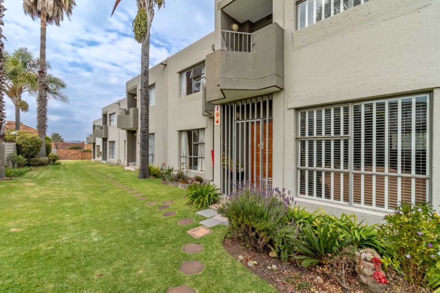 2 Bedroom Property for Sale in Weltevreden Park Gauteng