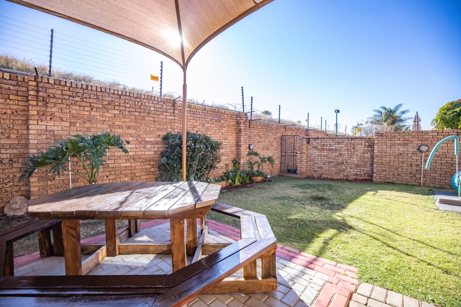 2 Bedroom Property for Sale in Equestria Gauteng
