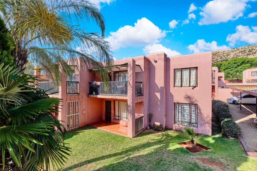 2 Bedroom Property for Sale in Little Falls Gauteng