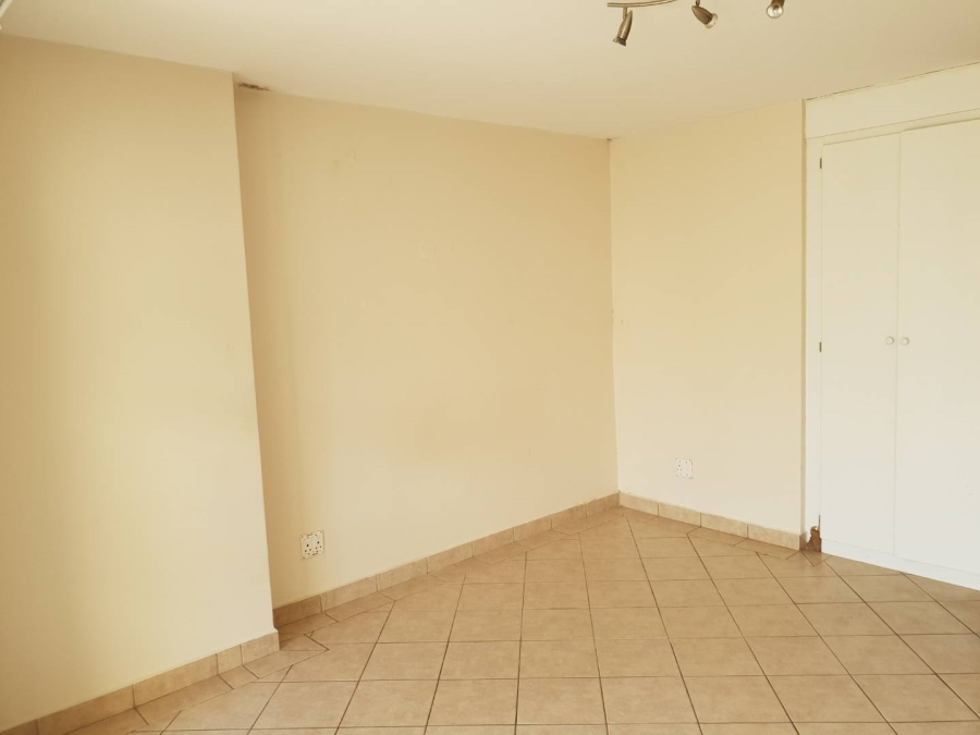 1 Bedroom Property for Sale in Oukraal Estate Gauteng