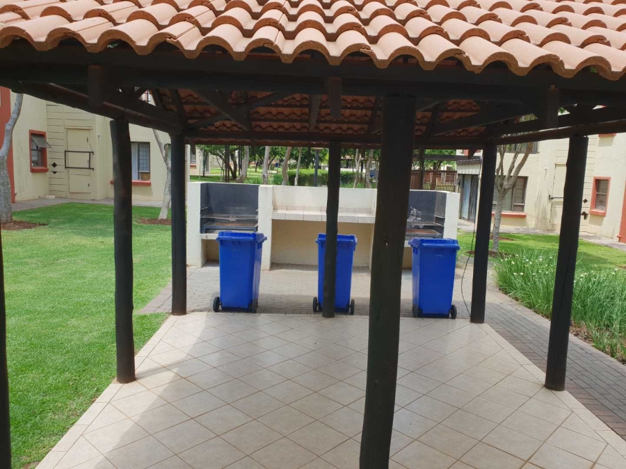 1 Bedroom Property for Sale in Oukraal Estate Gauteng