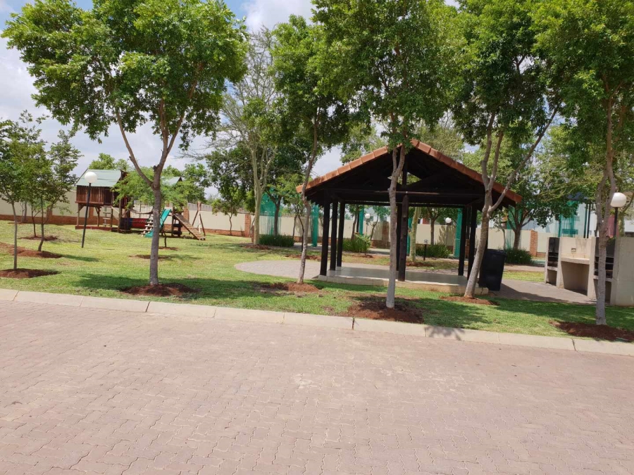1 Bedroom Property for Sale in Oukraal Estate Gauteng