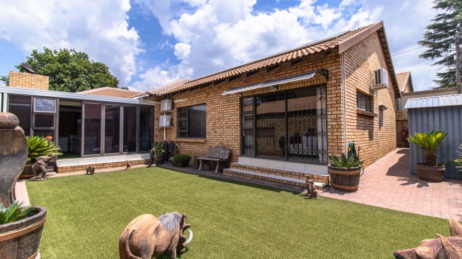 4 Bedroom Property for Sale in New Redruth Gauteng