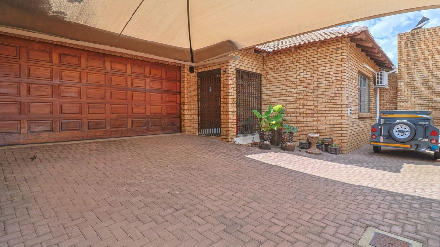 4 Bedroom Property for Sale in New Redruth Gauteng