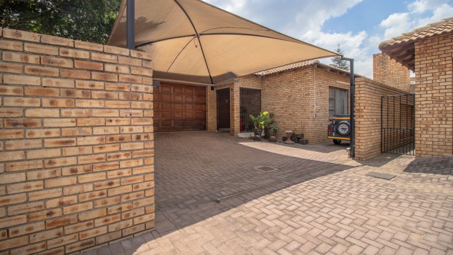 4 Bedroom Property for Sale in New Redruth Gauteng