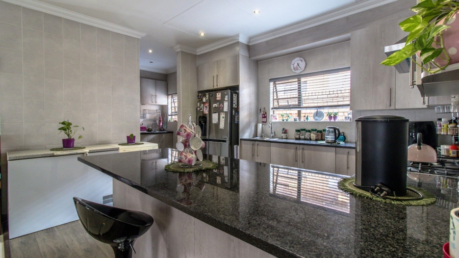 4 Bedroom Property for Sale in New Redruth Gauteng