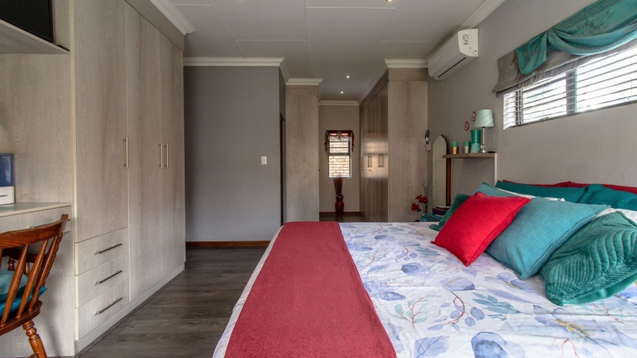 4 Bedroom Property for Sale in New Redruth Gauteng