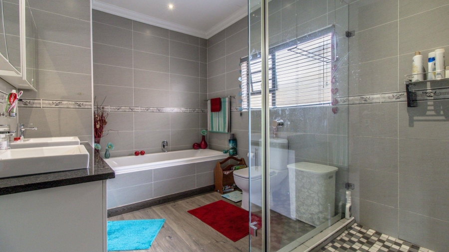 4 Bedroom Property for Sale in New Redruth Gauteng