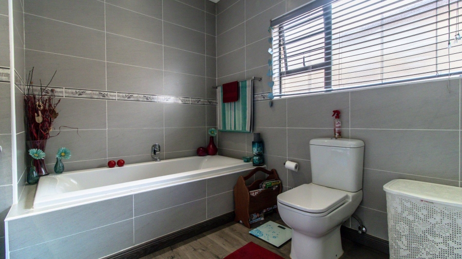 4 Bedroom Property for Sale in New Redruth Gauteng