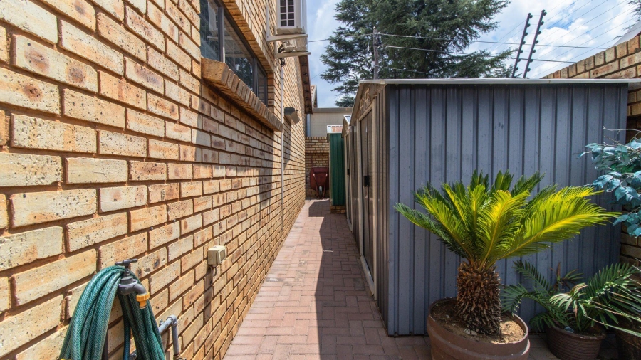 4 Bedroom Property for Sale in New Redruth Gauteng