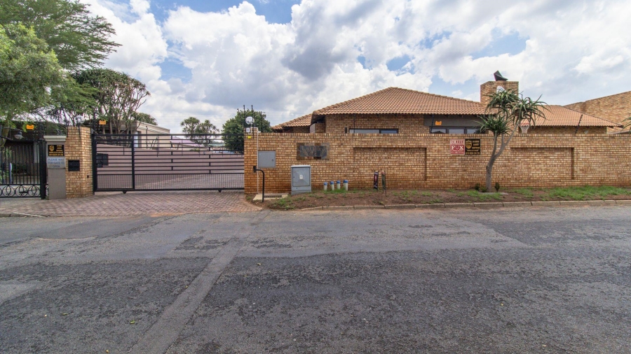 4 Bedroom Property for Sale in New Redruth Gauteng