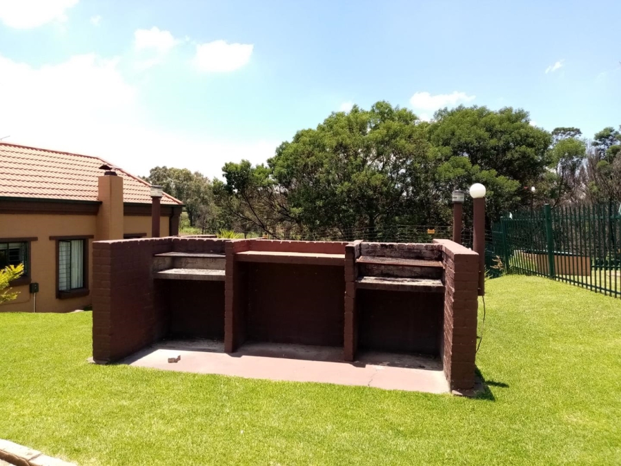 To Let 2 Bedroom Property for Rent in Sundowner Gauteng