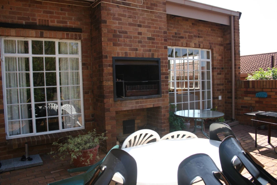 1 Bedroom Property for Sale in Bedford Park Gauteng