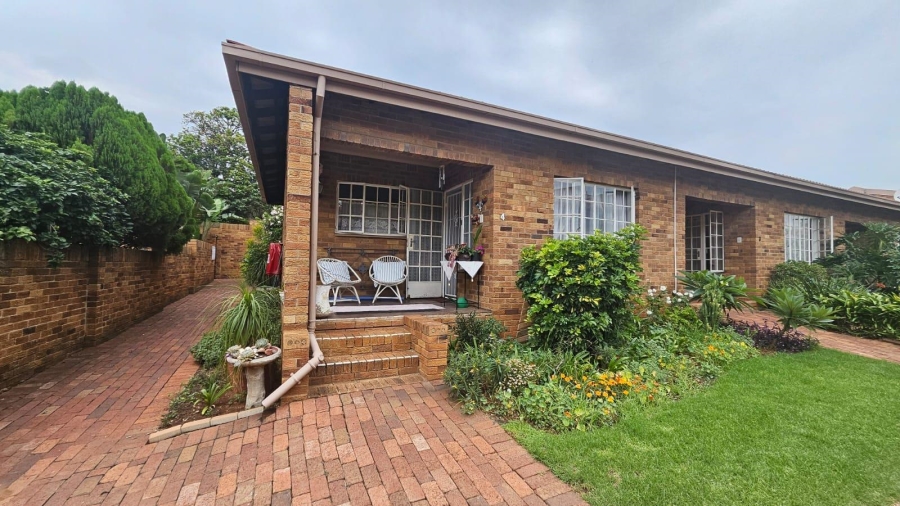 1 Bedroom Property for Sale in Bedford Park Gauteng