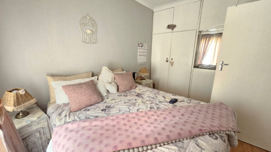 1 Bedroom Property for Sale in Bedford Park Gauteng