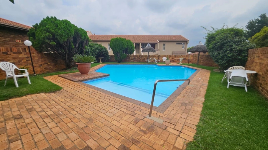 1 Bedroom Property for Sale in Bedford Park Gauteng