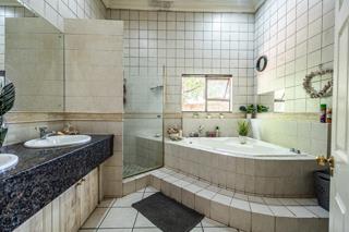 4 Bedroom Property for Sale in Woodhill Estate Gauteng
