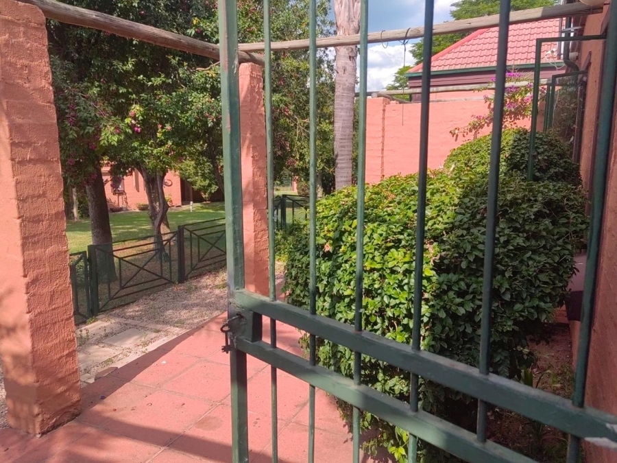 To Let 2 Bedroom Property for Rent in North Riding Gauteng