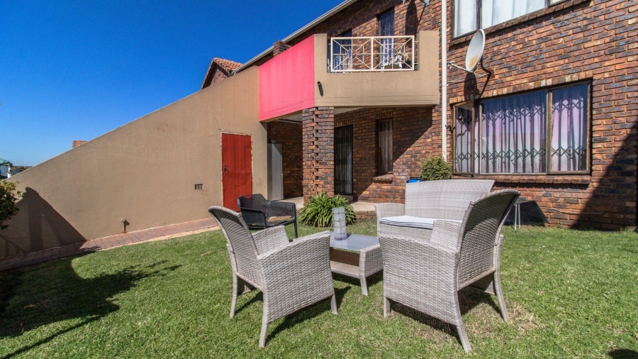 2 Bedroom Property for Sale in Mondeor Gauteng