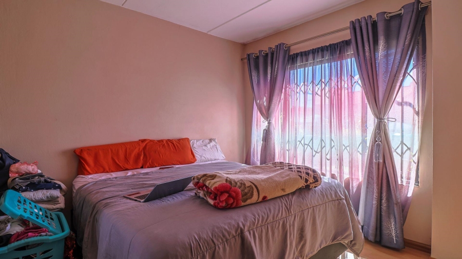 2 Bedroom Property for Sale in Mondeor Gauteng