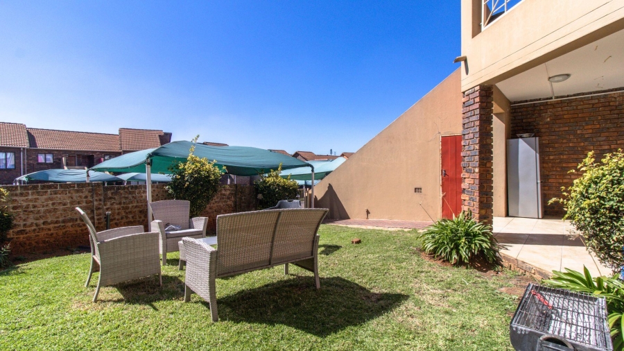 2 Bedroom Property for Sale in Mondeor Gauteng