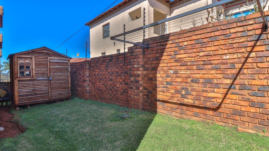 2 Bedroom Property for Sale in Mondeor Gauteng