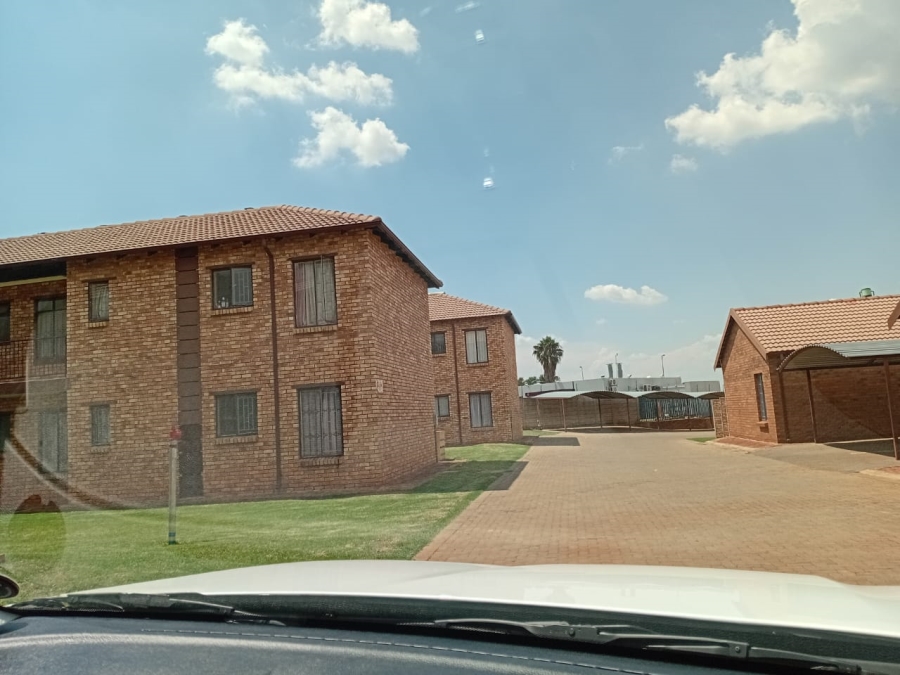 2 Bedroom Property for Sale in The Orchards Gauteng