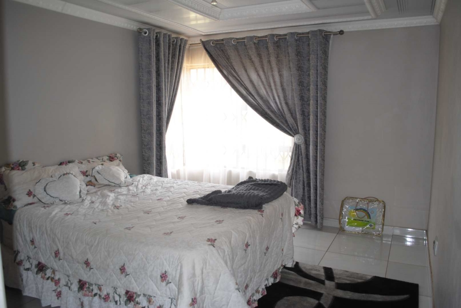 6 Bedroom Property for Sale in Riversdale Gauteng