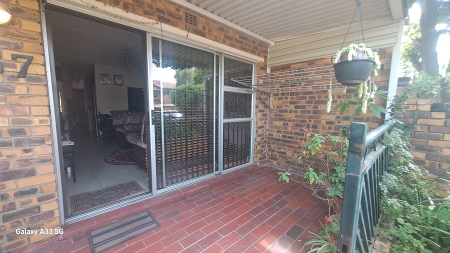 2 Bedroom Property for Sale in Buccleuch Gauteng